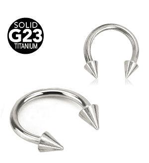 Titaani hevosenkenkä piikeillä